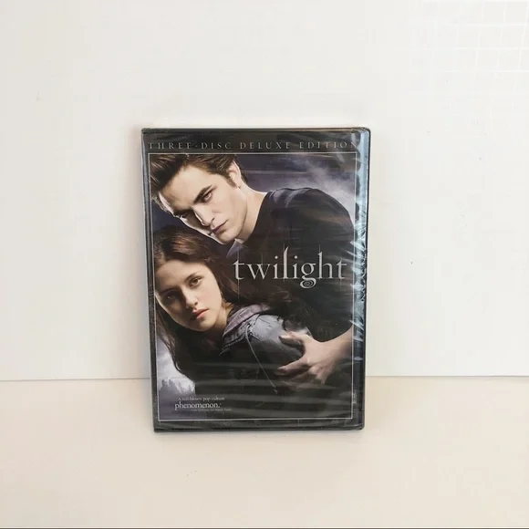 Twilight DVD (Three-Disc Deluxe Edition) Brand New Sealed - Picture 1 of 1
